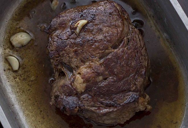 Большой кусок мяса в духовке: поварские хитрости запекания