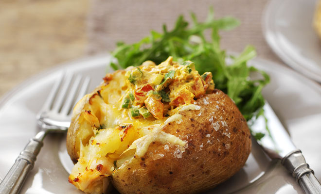 Печеная картошка с начинками: вкус запоминается и хочется еще