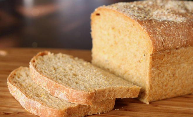 Кладем свежий хлеб в морозилку: можно хранить месяцами