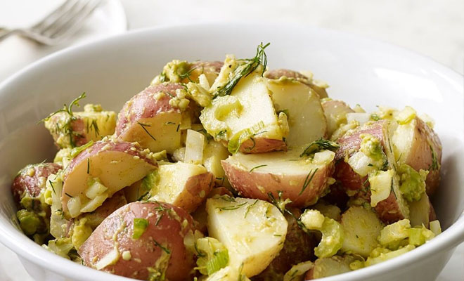 Салаты с картофелем: забываем про надоевший оливье