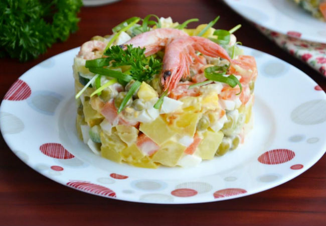 Крабовый оливье: вкус настоящего моря из простых продуктов