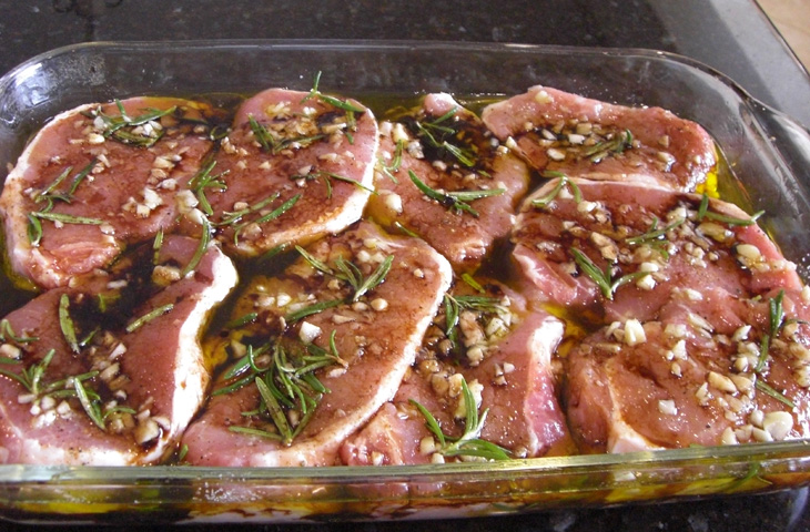 Маринуем свинину: мясо превращается в сочную вкусноту