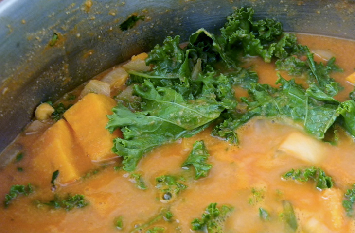 Режем много картошки и добавляем 300 грамм мяса: суп и второе на 3 дня