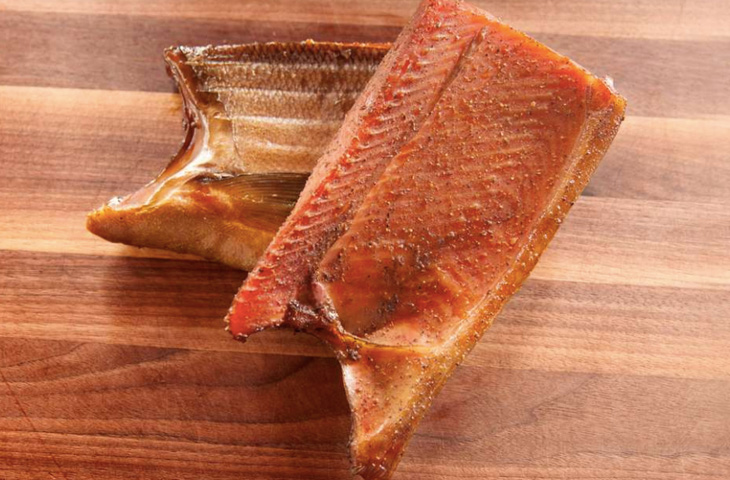 Пастрома из красной рыбы: делаем закуску-деликатес из семги или лосося