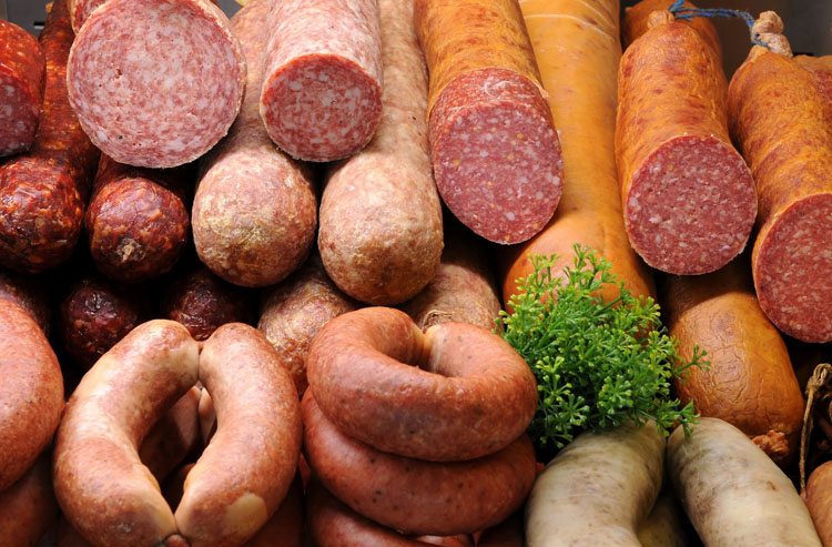 4 вида продуктов, которые чаще всего портят производители