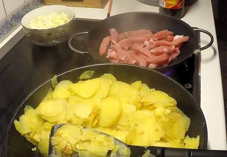 Картошка по-немецки на сковороде: обед и ужин сразу