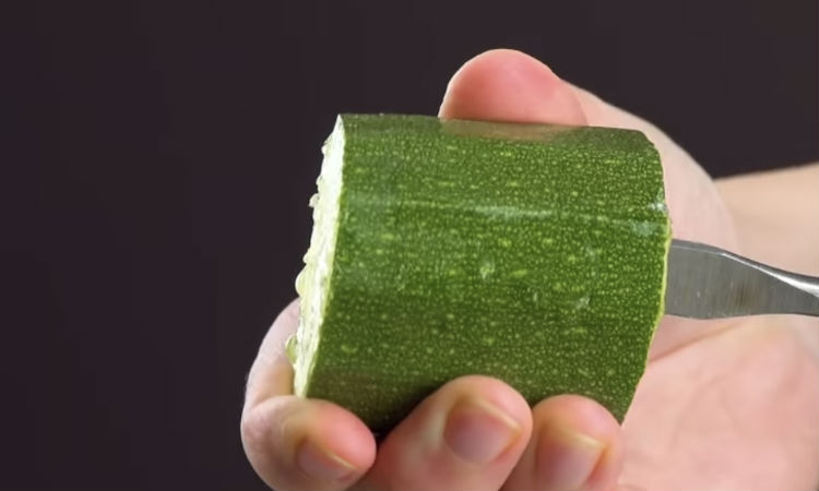 Протыкаем кабачок дрелью и делаем вкусноту из макарон