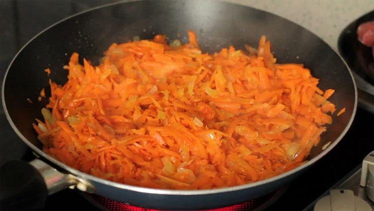 Соус-подливка ко всему: вкуснота из моркови и томатов