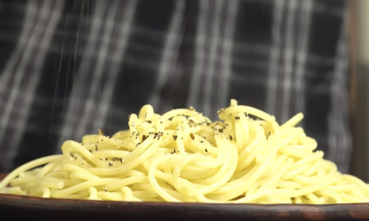 Спагетти и чеснок: идеальный ужин за 10 минут