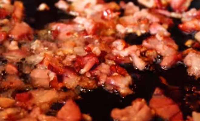 Берем самую большую картофелину и делаем вкуснейшее блюдо