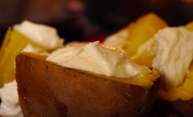 Берем самую большую картофелину и делаем вкуснейшее блюдо