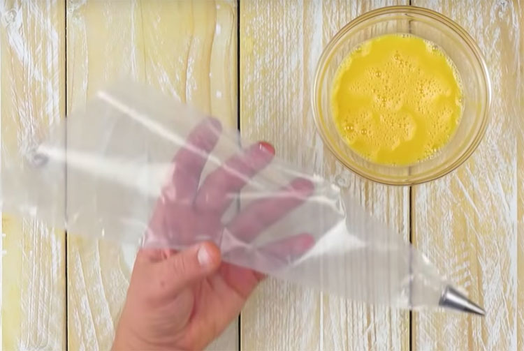 Пропускаем яйца сквозь сито: яичница становится вкуснее
