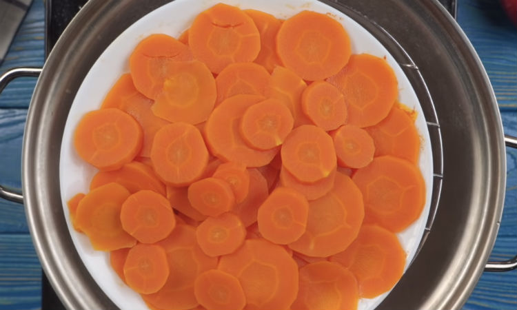 Взяли пачку творога и морковь: жарим завтрак на замену сырникам