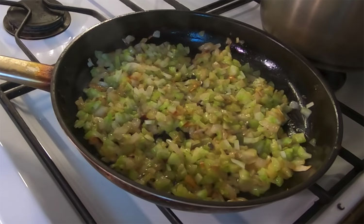 Харчо по-имеретински: варим сытный суп из риса и мяса