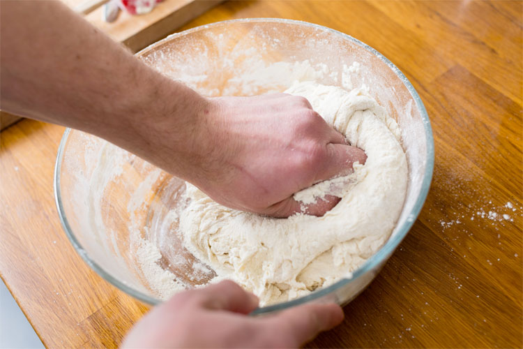 Раскатываем настоящее тесто для пиццы: хранится до 3 месяцев в холодильнике