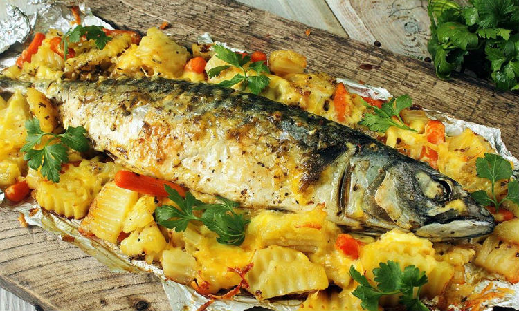Поставили селедку в духовку: за 30 минут получается вкуснее копченой