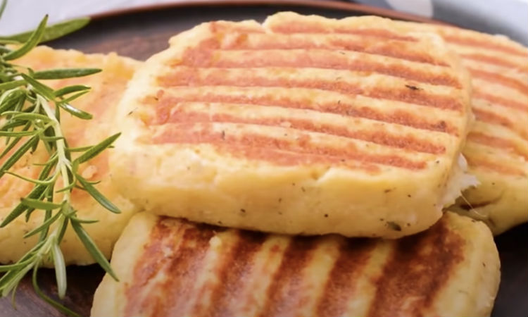 Готовим бутерброды без хлеба: кладем начинку прямо в картошку