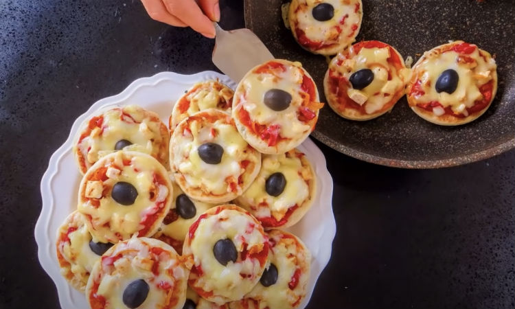 Домашние мини-пиццы за 15 минут: закуска и ужин