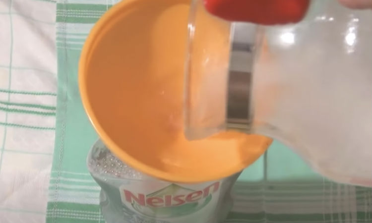 Сыпем обычную соду в фейри: чистим посуду до блеска