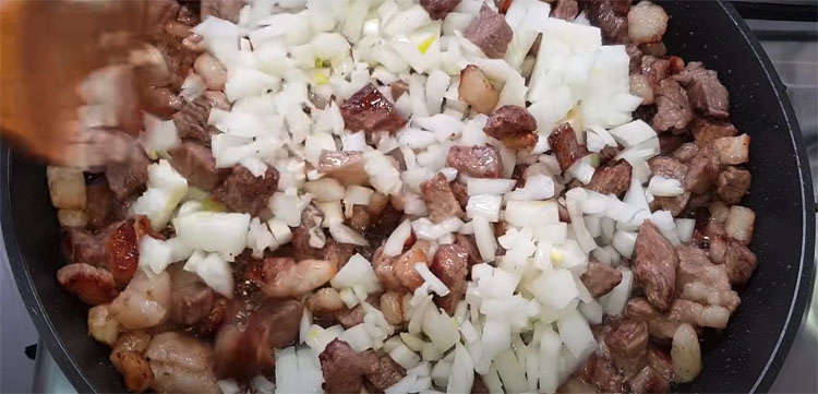 Картофельная колбаса со шкварками: покорила всех в доме