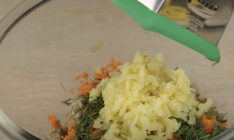 Стакан гречки и 2 картофелины: жарим быстрые котлеты на сковороде