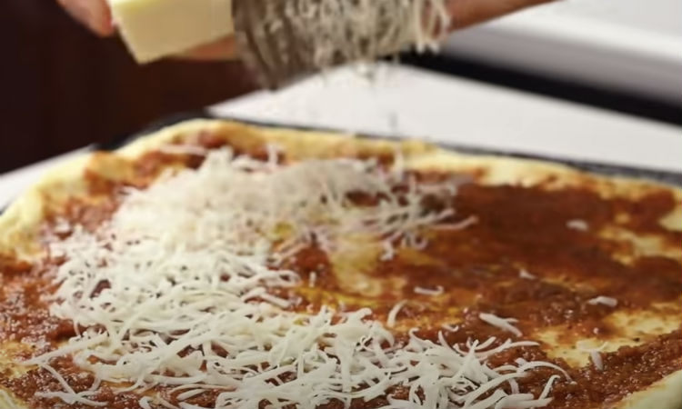Настоящая Маргарита на тонком тесте: готовим пиццу по совету итальянца