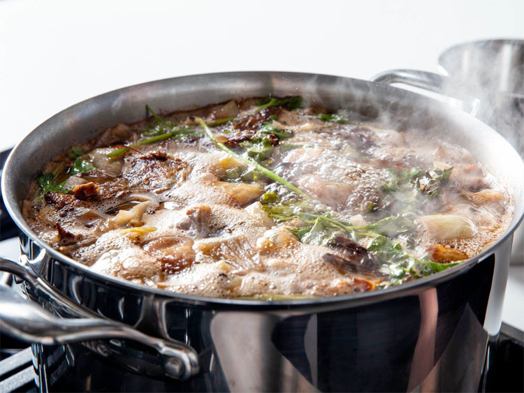 Варим кастрюлю острого супа из 200 граммов утки: вкусно как в ресторане