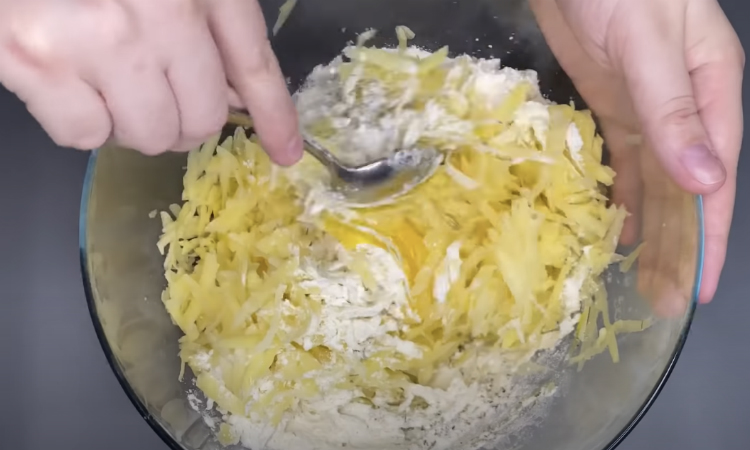 Превращаем 5 картофелин в пирог без теста: выкладываем слоями