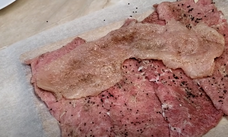 Заворачиваем мясную начинку в бумагу: мясной рулет заменил колбасу