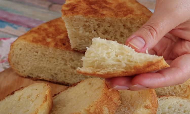 Хлеб на обычной сковородке за час: получается как из печки