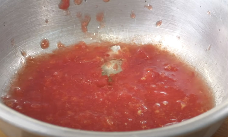 Готовим омлет с ароматом борща: добавили капусты и томатной пасты