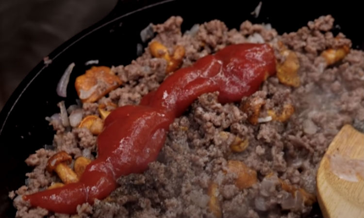 Мясная яичница: позавтракали и можно не есть весь день