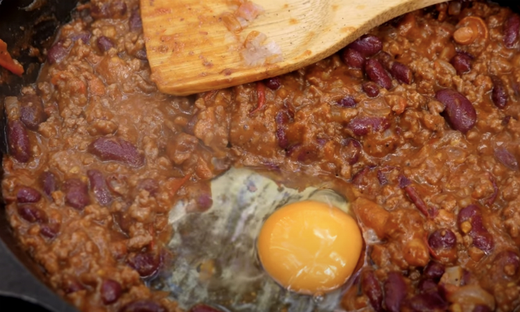 Мясная яичница: позавтракали и можно не есть весь день