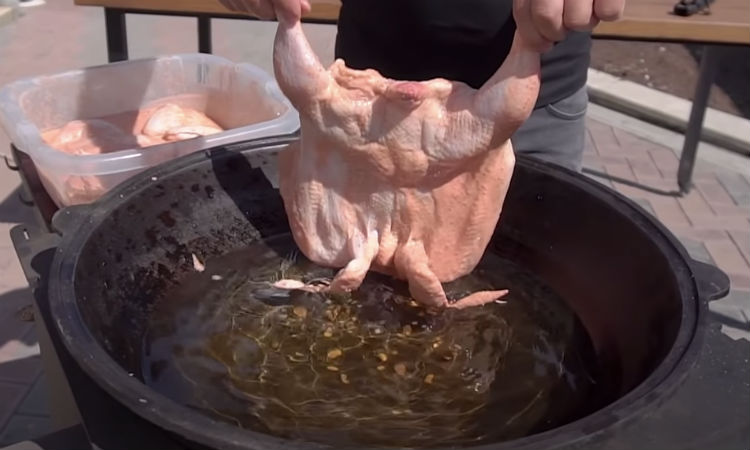 Жарим курицу до хрустящих косточек