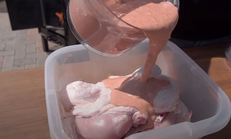 Жарим курицу до хрустящих косточек
