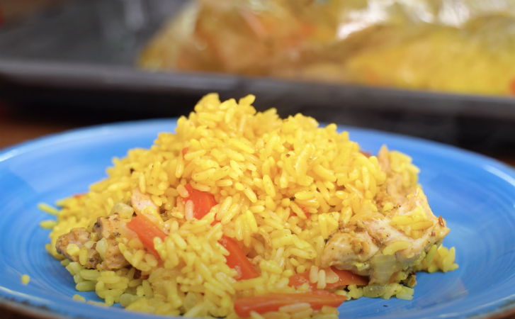 Плов без хлопот: рис и мясо просто ставим в духовку