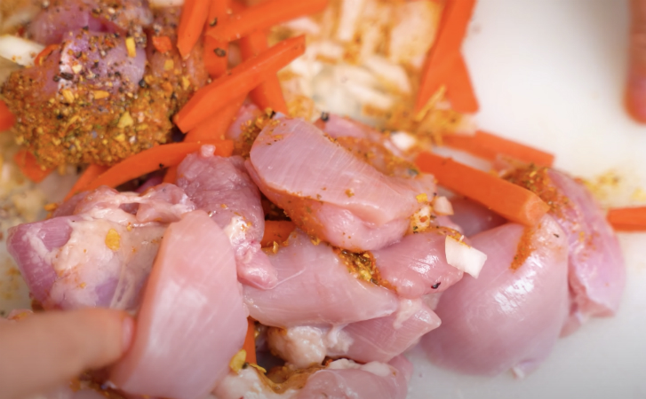 Плов без хлопот: рис и мясо просто ставим в духовку
