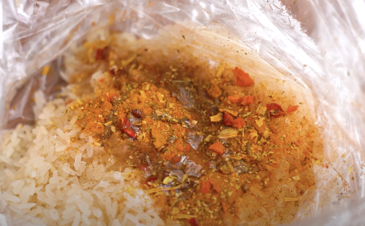 Плов без хлопот: рис и мясо просто ставим в духовку