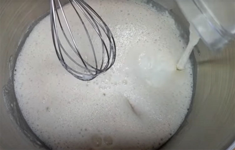 Лепешки надуваются сами на сковороде: замешиваем тесто, а от жара они поднимутся за 7 минут
