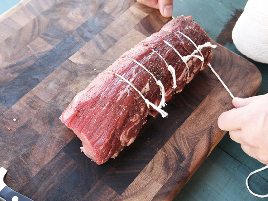 Свяжи меня крепче: как обвязать мясо с помощью скользящих узлов