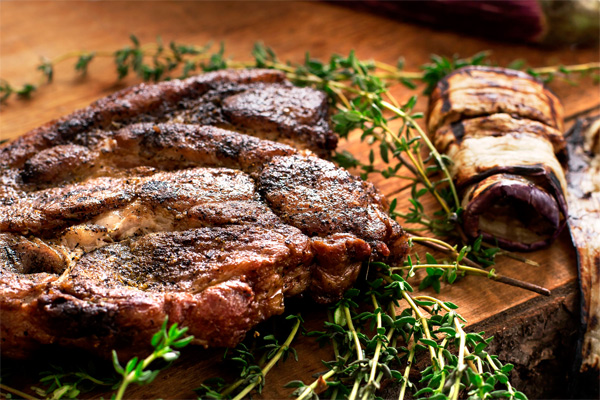 Улучшаем вкус стейка, пока мясо отдыхает после жарки. 5 приемов из обихода поваров