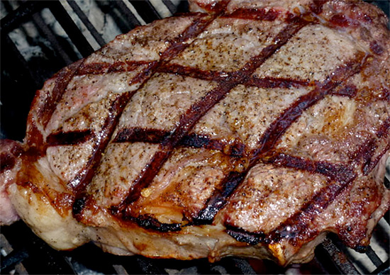 Рисунок на стейке: делаем ромбы без вреда для мяса