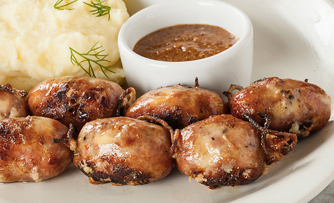 Домашняя колбаска из рубленой свинины и сыра