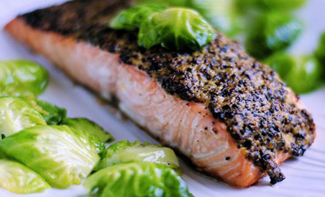 Как запечь филе лосося с корочкой