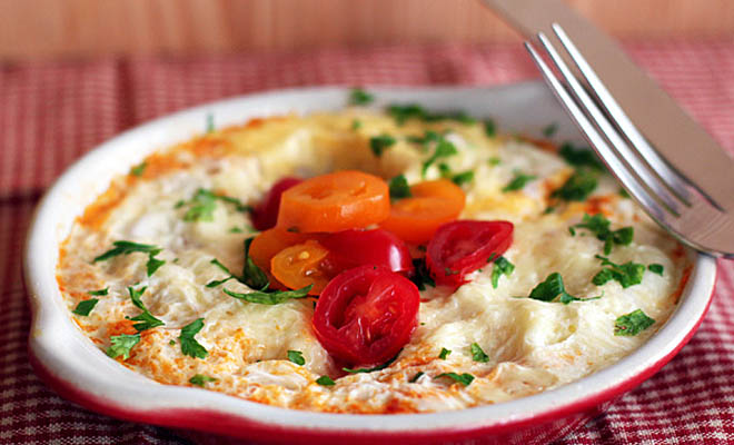 Как сделать пирог с сыром и яйцами