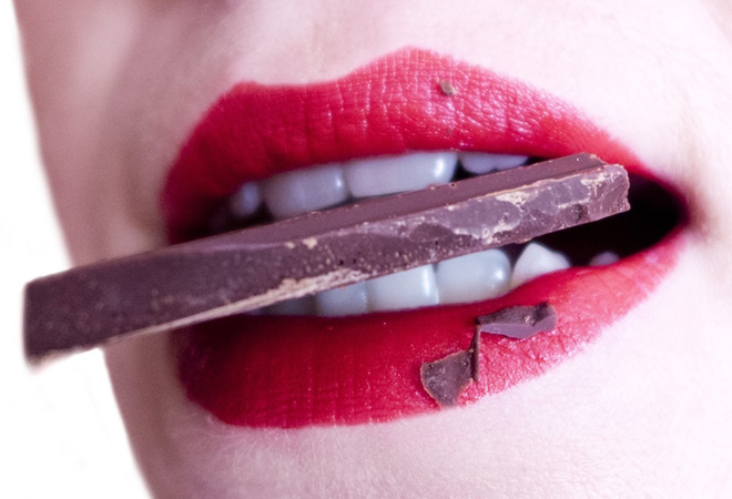 Еда, которая сильно портит зубы