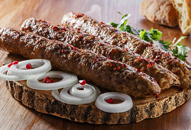 Гениальный способ насадить мясо на шпажку