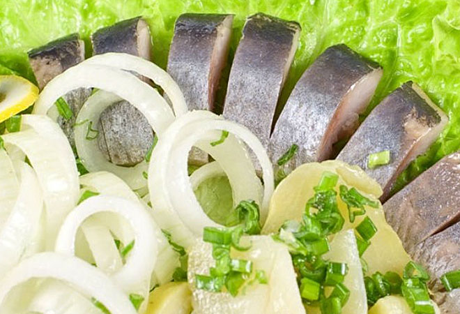 Как быстро почистить селедку от костей