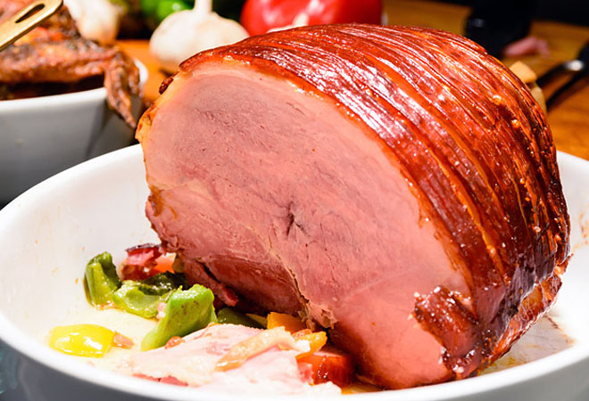 Запекаем огромный кусок мяса в духовке