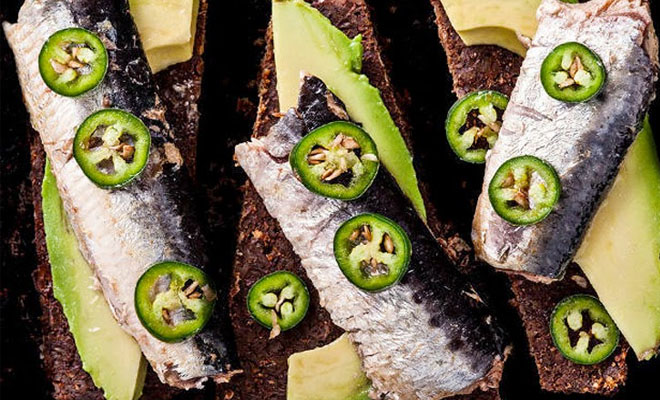 Открываем рыбные консервы: вкуснейшие блюда за минуты